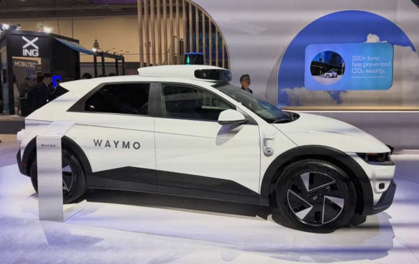 Ρομποταξί: Η Waymo ανακαλεί 3.800 οχήματα λόγω προβλήματος στο λογισμικό αυτόνομης οδήγησης