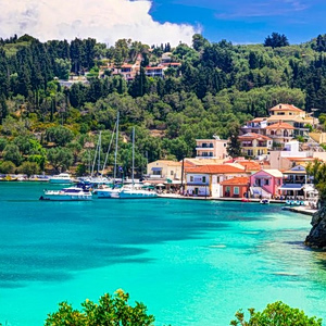 Το ελληνικό νησί που υμνεί η Βρετανική Express