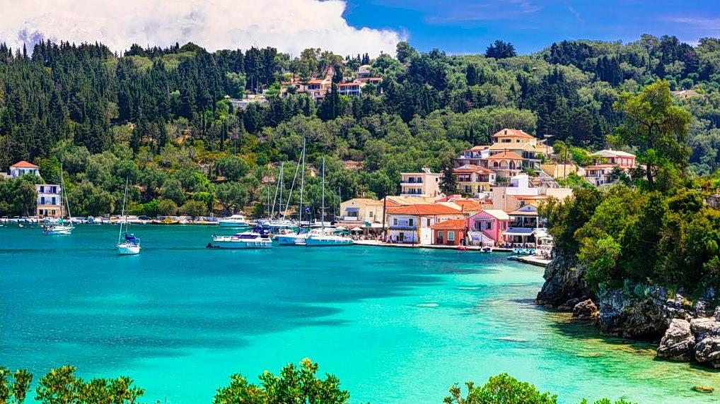 Το ελληνικό νησί που υμνεί η Βρετανική Express