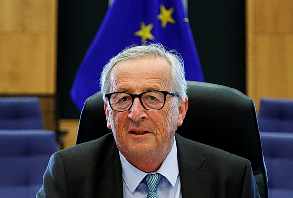 Γιούνκερ: Χαίρομαι που στο τιμόνι του Eurogroup βρίσκεται Έλληνας