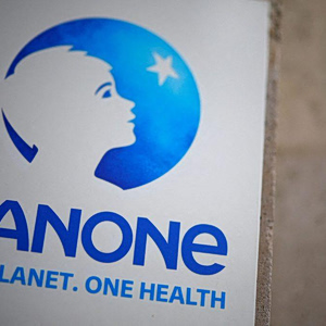 Danone: Σε διαμάχη με ανταγωνιστή της – Η περιεκτικότητα πρωτεΐνης στο γιαούρτι το επίδικο