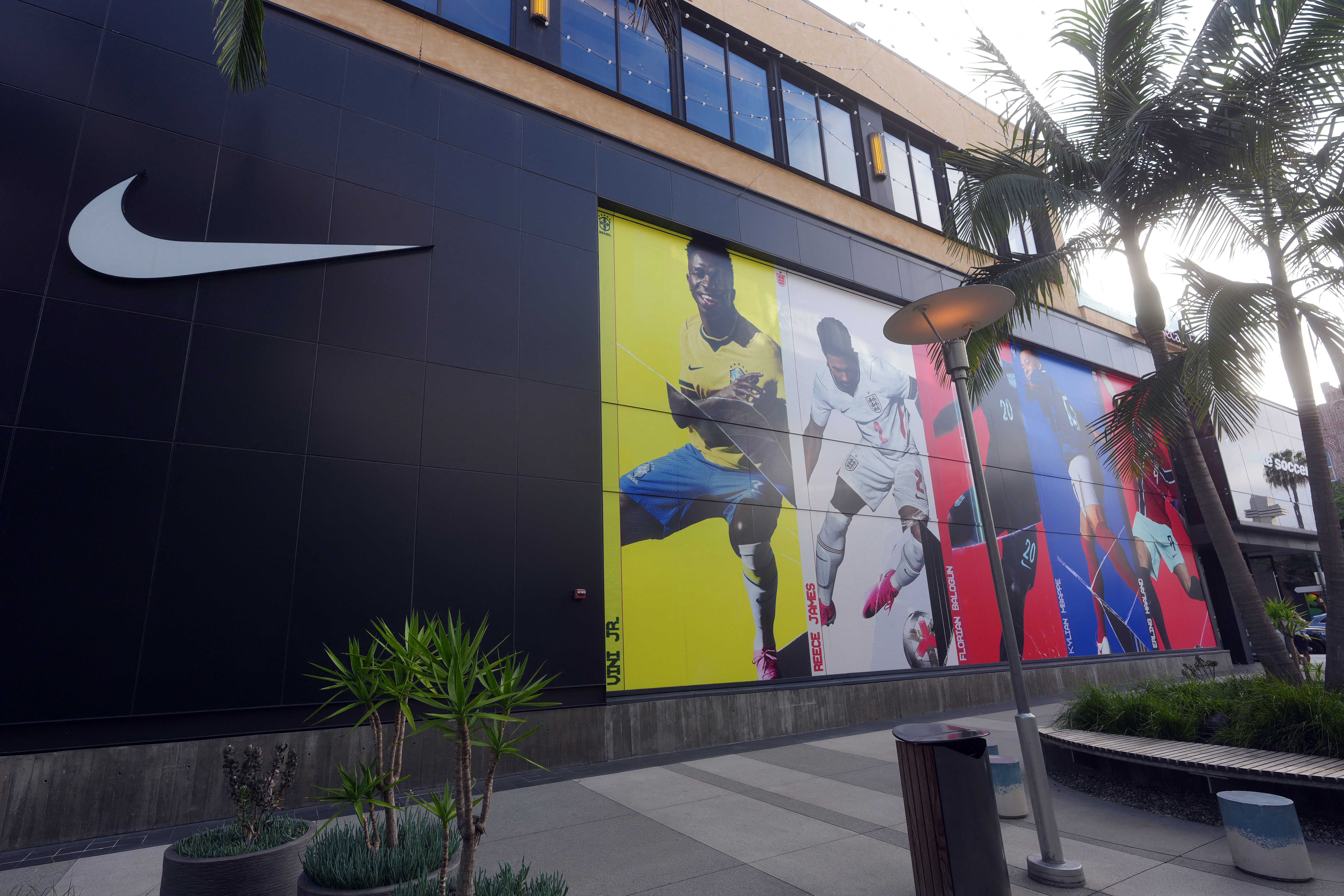 Nike: Η στρατηγική αλλαγή στο τιμόνι φέρνει τον David Denton από την Pfizer στη θέση του CFO