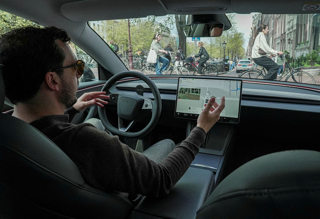 Tesla: Η Σουηδία μπλοκάρει το Full Self-Driving στην Ευρώπη λόγω υπέρβασης ορίων ταχύτητας