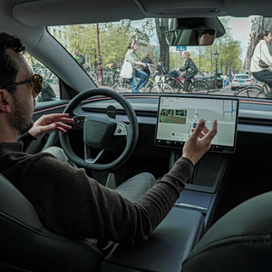 Tesla: Η Σουηδία μπλοκάρει το Full Self-Driving στην Ευρώπη λόγω υπέρβασης ορίων ταχύτητας