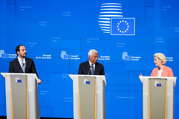 EE: Ρήγμα στους Ευρωπαίους ηγέτες για τις επαφές με το Κρεμλίνο