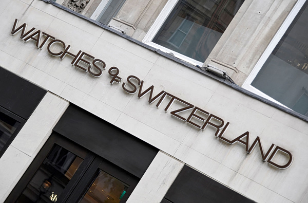 Watches of Switzerland: Εγκαταλείπει τον στόχο για πωλήσεις άνω των 3 δισ. λιρών έως το 2028