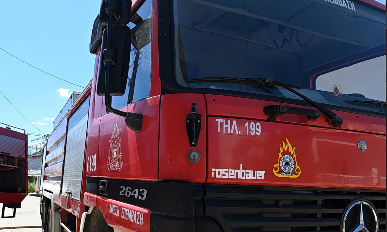 Υπό έλεγχο τέθηκε η φωτιά σε οινοποιείο στο Μαρκόπουλο