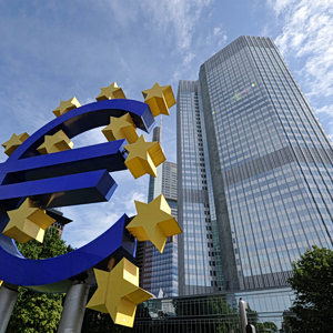 Η ΕΚΤ κάνει πίσω στη γραφειοκρατία για τις τράπεζες