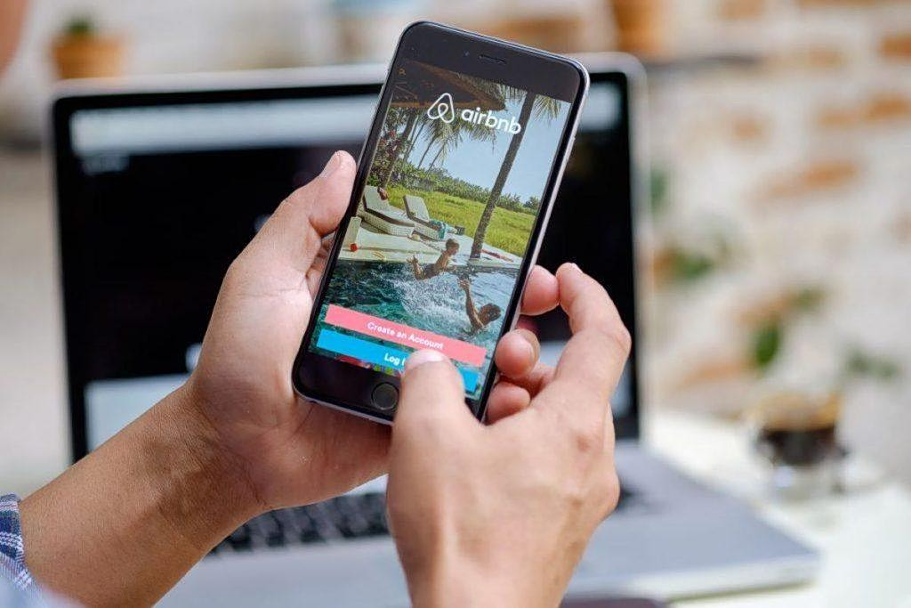 Airbnb: Ισχυρή άνοδος στην Ελλάδα παρά την μείωση των καταλυμάτων