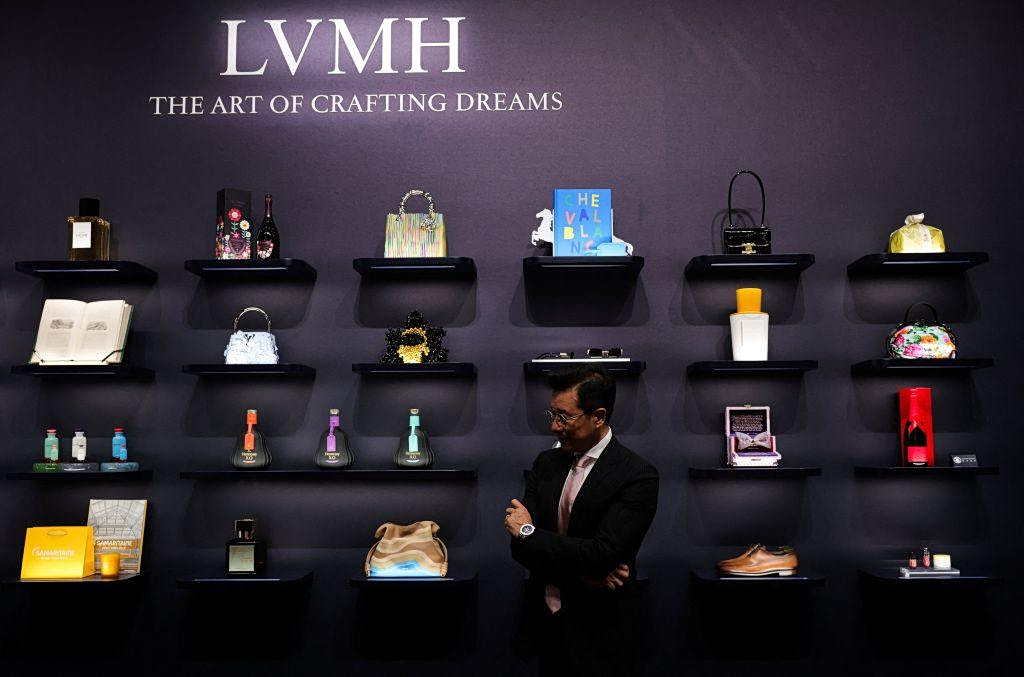 Μετοχές ειδών πολυτελείας: Ράλι για LVMH, Kering και Hermès μετά τις ενδείξεις συμφωνίας ΗΠΑ – Ιράν