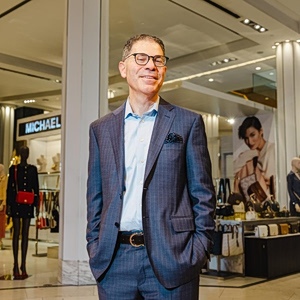 Macy’s: Συνεχίζει την αναδιάρθρωση και οι πελάτες εγκρίνουν