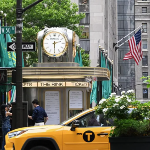 Rolex: Το επίσημο ρολόι του Rockefeller Center, αποκαλύπτει ρολόι τεσσάρων όψεων