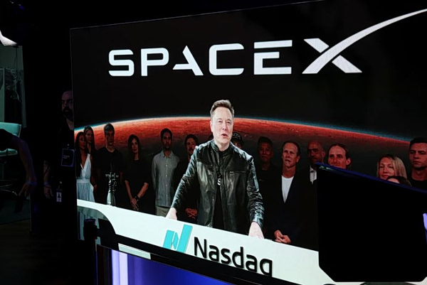 Elon Musk Becomes the World’s First Trillionaire
