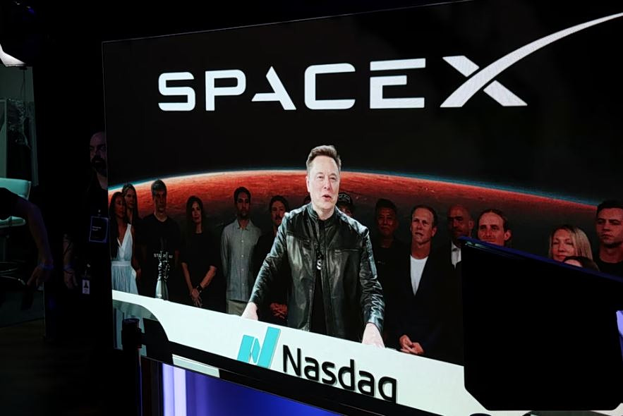 Elon Musk Becomes the World’s First Trillionaire