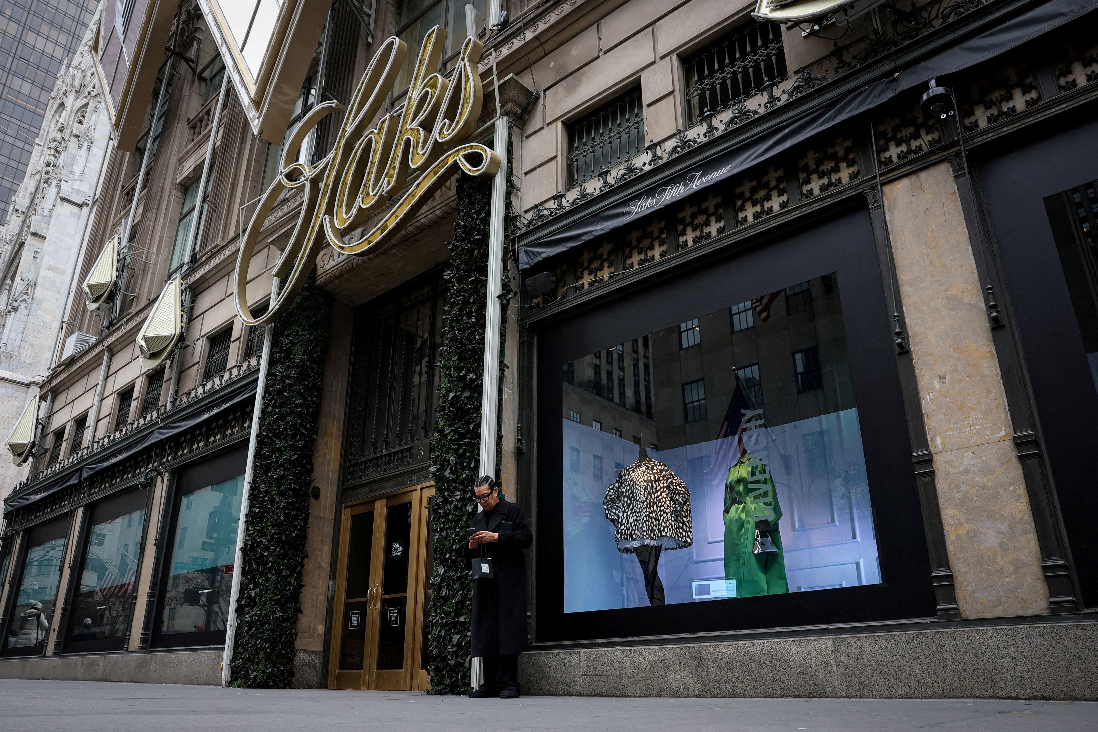 Saks: Γυρνάει σελίδα – Εκτός χρεοκοπίας και με νέο όνομα