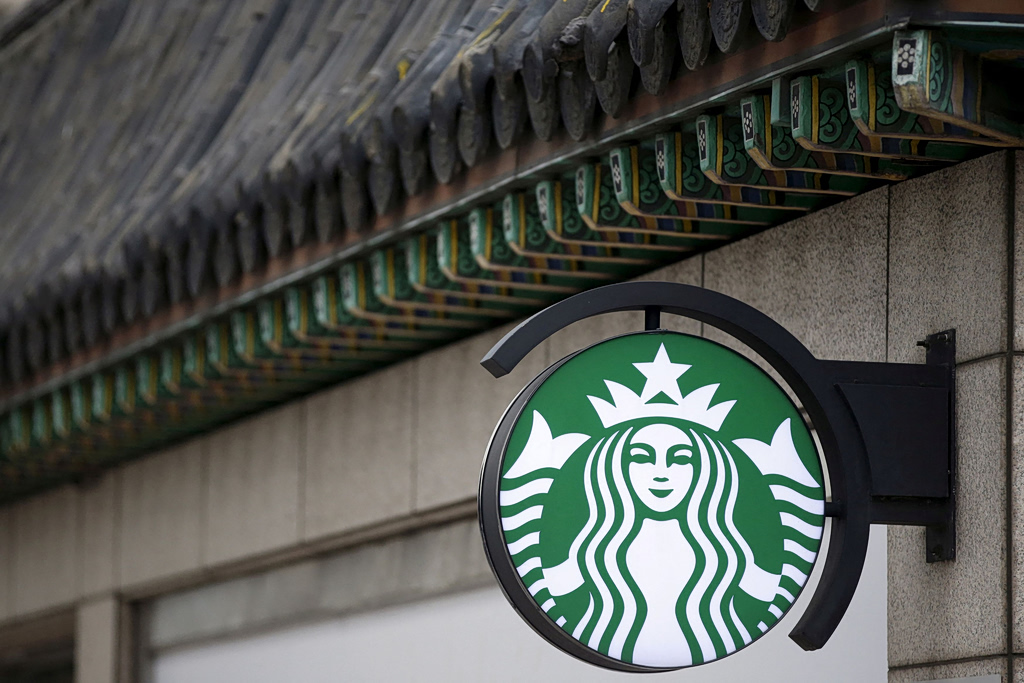 Starbucks: Γιατί οργανώνουν μαθήματα ιστορίας για τους εργαζόμενους