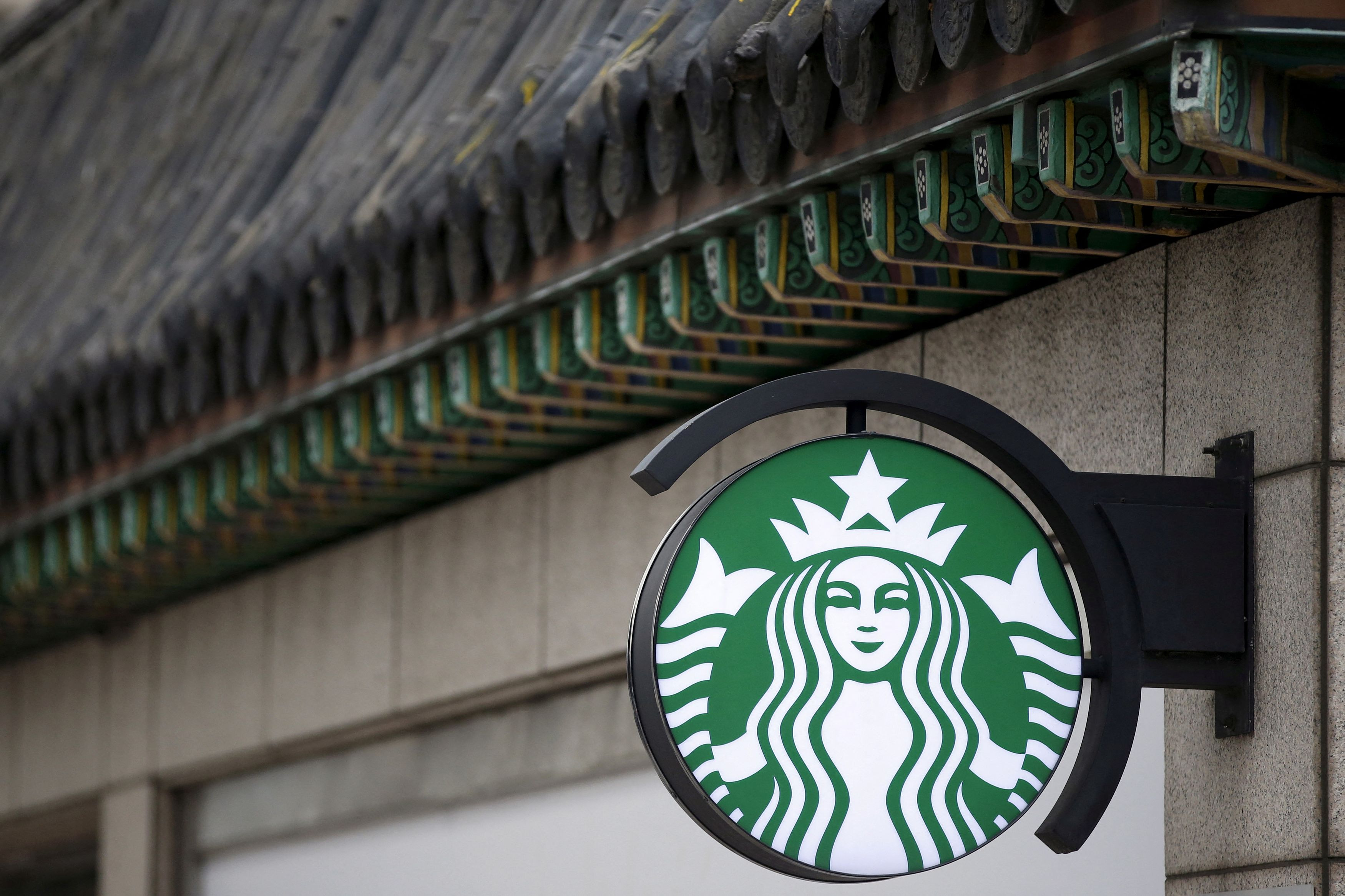 Starbucks: Γιατί οργανώνουν μαθήματα ιστορίας για τους εργαζόμενους