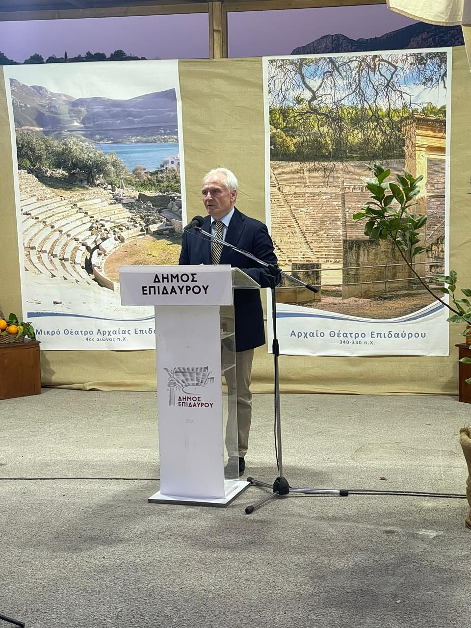 Ανδριανός