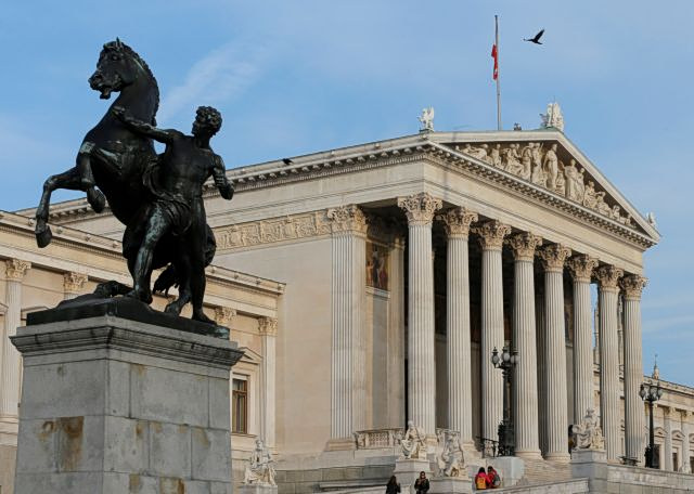 Αυστρία: Τέλος εποχής για έναν από τους ασφαλέστερους δανειολήπτες