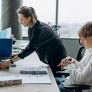Gen Z: Μισθολογικό «προβάδισμα» σε σχέση με τους Millenials – Πού οφείλεται και πόσο θα κρατήσει