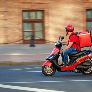 Delivery: Ο αθέατος πόλεμος για την αγορά των 2 δισ. ευρώ