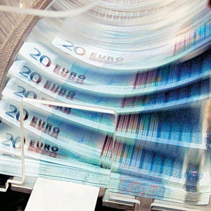 ΤτΕ: Μειώθηκαν οι καταθέσεις τον Απρίλιο
