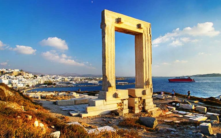 Νάξος: Στο επίκεντρο των διεθνών ΜΜΕ ως ο κορυφαίος πολυθεματικός προορισμός της Ελλάδας