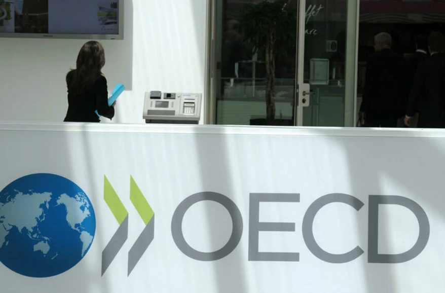 OECD Report: Greeks’ Trust in Government, Institutions Decline