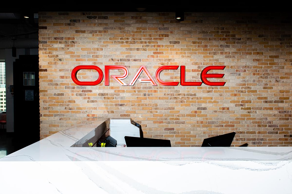 Oracle: 21.000 απολύσεις λόγω στροφής στην τεχνητή νοημοσύνη