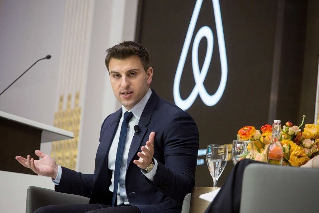 Airbnb: Νέα επιχειρηματική κίνηση από τον CEO Brian Chesky – Στο «ραντάρ» η αγορά ΑΙ