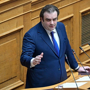 Πιερρακάκης: Αυξάνεται στα 1.600 ευρώ το όριο ακατάσχετου λογαριασμού