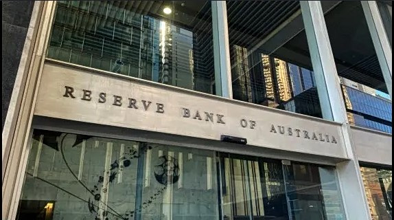 Κεντρική τράπεζα Αυστραλίας: Διατηρεί αμετάβλητα τα επιτόκια