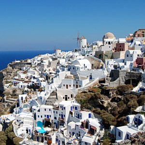 Σαντορίνη: Από «κόσμημα» της κρουαζιέρας σε νέο… «Στενό του Ορμούζ»