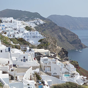 Σαντορίνη: Σε αποχή εργασίας τη Δευτέρα στα τουριστικά λεωφορεία