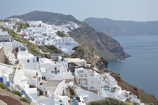 Σαντορίνη: Σε αποχή εργασίας τη Δευτέρα στα τουριστικά λεωφορεία