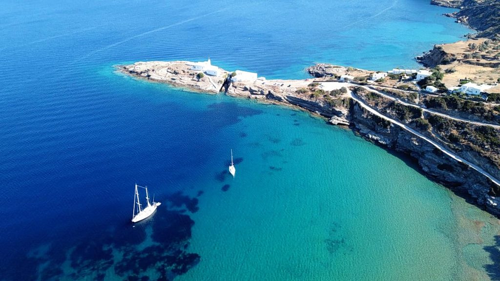 Σίφνος: Ανάμεσα στα «κρυμμένα διαμάντια με αυθεντική λάμψη» για τους Σουηδούς