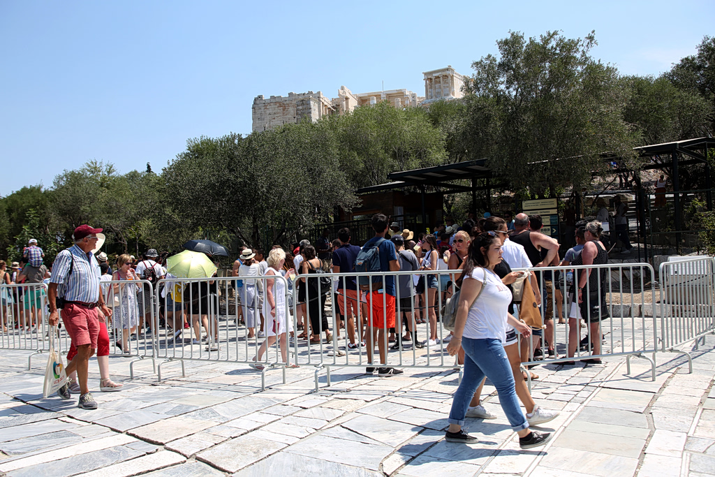 Τουρισμός: Μειώθηκαν οι διανυκτερεύσεις στην Ελλάδα στο α’ τρίμηνο 2026