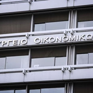 ΥΠΟΙΚ: Στους λογαριασμούς 950.000 οικογενειών η ενίσχυση των 150 ευρώ ανά παιδί