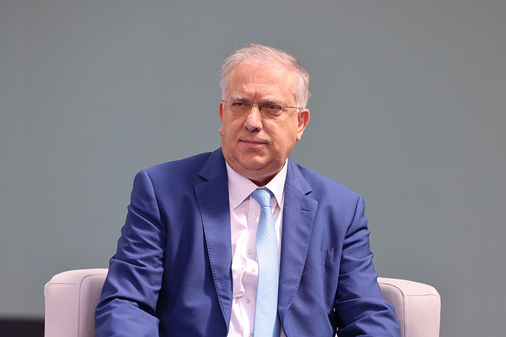 OT FORUM – Θεοδωρικάκος: Το τριπλό στοίχημα της οικονομίας προς το 2030
