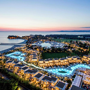 Sani Resort: Τι ταμείο έκανε το 2025 – Πού εστιάζουν οι φετινές επενδύσεις