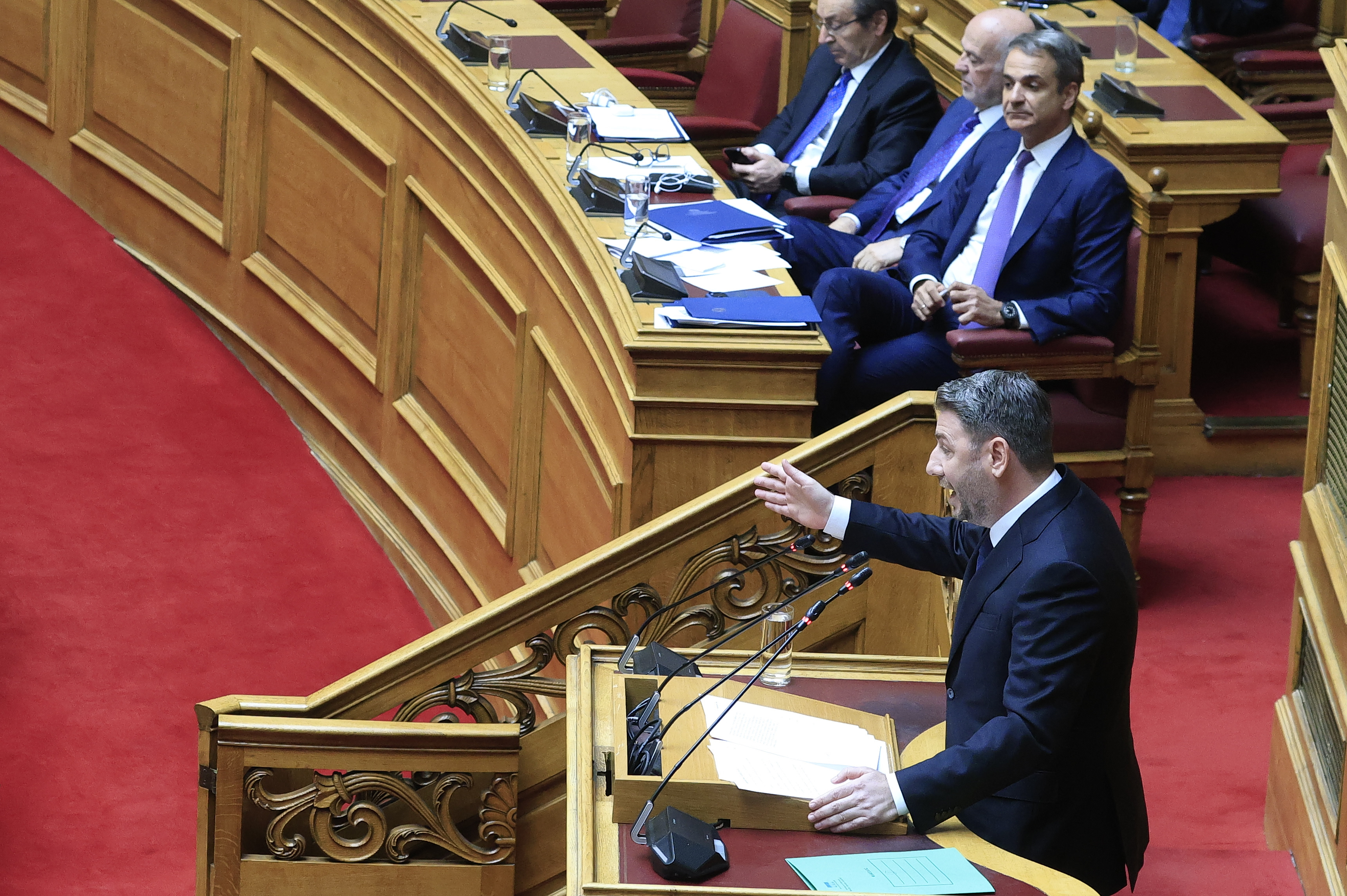 Βουλή: Μονομαχία Ανδρουλάκη – Μητσοτάκη για την ακρίβεια