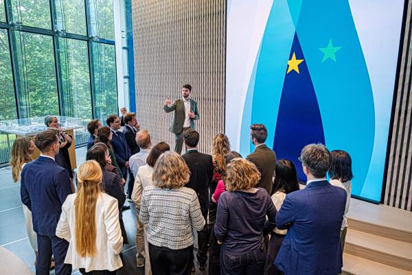 Blue Book: Πρόγραμμα για αποφοίτους επαγγελματικής εκπαίδευσης και κατάρτισης