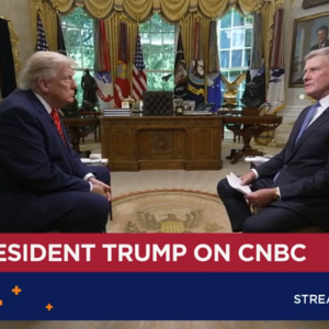 Τραμπ στο CNBC: Τι λέει για οικονομία, δασμούς, Fed, μετανάστευση και εξωτερική πολιτική