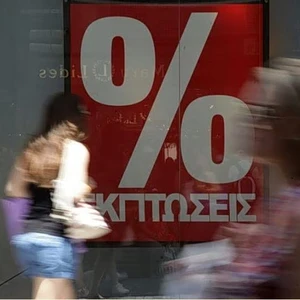 Shops Open Across Greece this Sunday as Summer Sales Continue