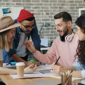 Gen Z: Γιατί αργεί να ενηλικιωθεί – Το κόστος ζωής και η στεγαστική κρίση