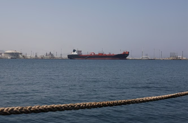 Περσικός Κόλπος: Πάνω από 130 δεξαμενόπλοια παραμένουν εγκλωβισμένα