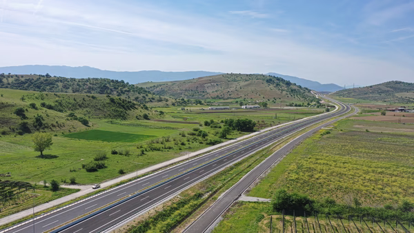 Αυτοκινητόδρομοι που παραδίδονται και έργα στο προεκλογικό «θα»