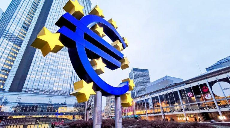 ΕΚΤ: Οι τράπεζες έσφιξαν την κάνουλα των δανείων