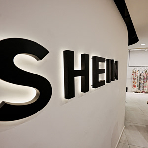 Shein: Γιατί κόπηκαν τα χαμόγελα παρά την πολυαναμενόμενη IPO