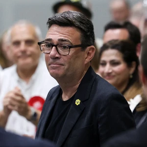 Βρετανία: Οι πρώτες αντιδράσεις στις «φωτιές» για τα βασικά αγαθά που άναψε ο Αντι Μπέρναμ